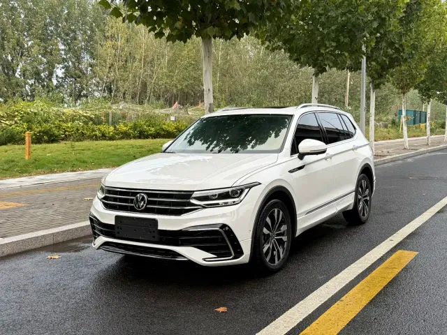 Фотография автомобиля — Volkswagen Tiguan L