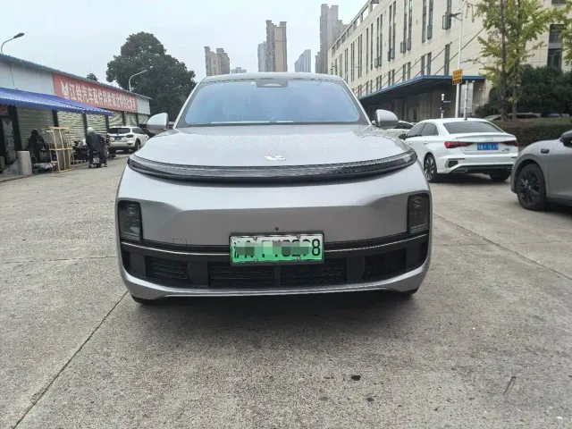 Li Auto L8 — Фото автомобиля 2