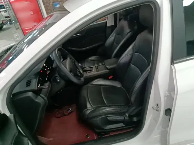 Roewe i5 — Фото автомобиля 14