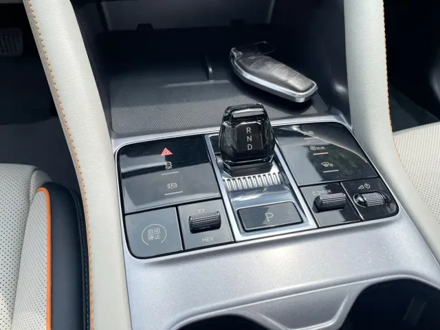 BYD Song PLUS PHEV 2024 Glory Edition DM-i 110km Flagship PLUS — Фото автомобиля 16