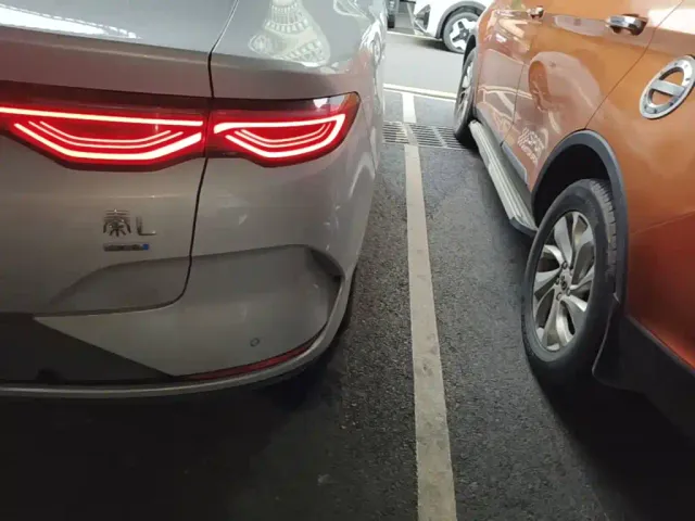 BYD Qin L — Фото автомобиля 7