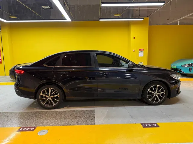Geely Emgrand — Фото автомобиля 4