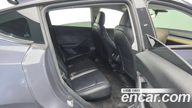 Tesla Model Y — Фото автомобиля 12