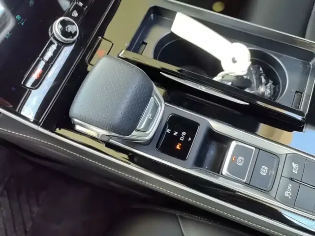 Roewe i6 MAX — Фото автомобиля 9