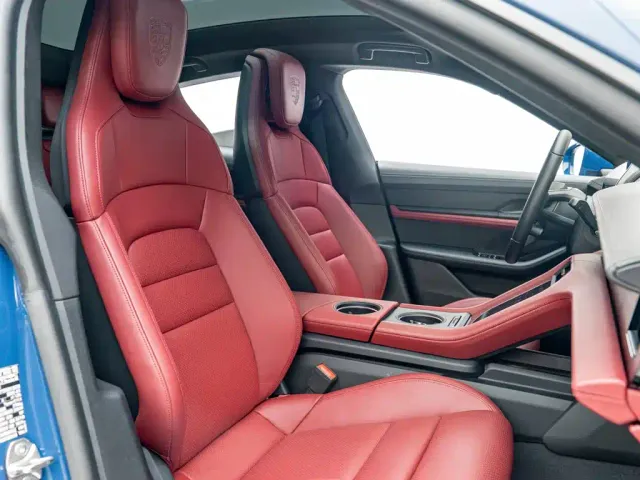 Porsche Taycan — Фото автомобиля 16