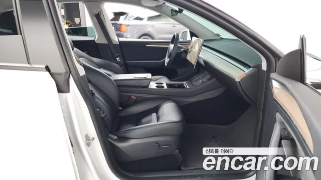 Tesla Model Y — Фото автомобиля 22
