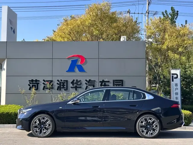 BMW i5 — Фото автомобиля 3