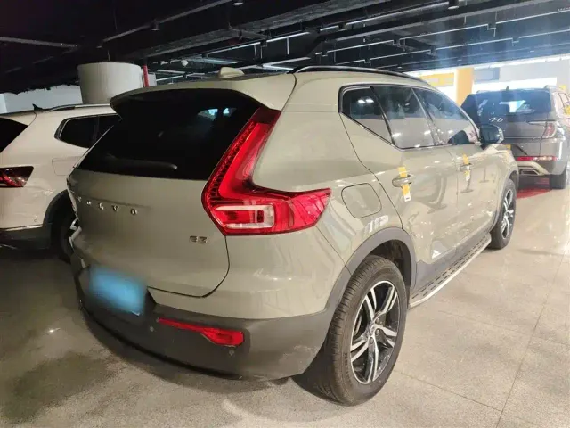 Volvo XC40 — Фото автомобиля 4