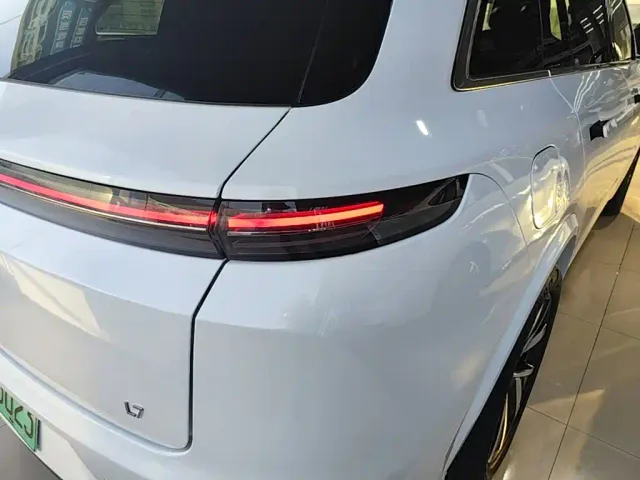Li Auto L7 — Фото автомобиля 7