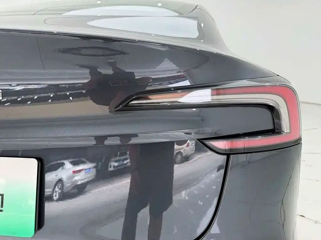 Tesla Model 3 2025 Long Range All-Wheel Drive — Фото автомобиля 9