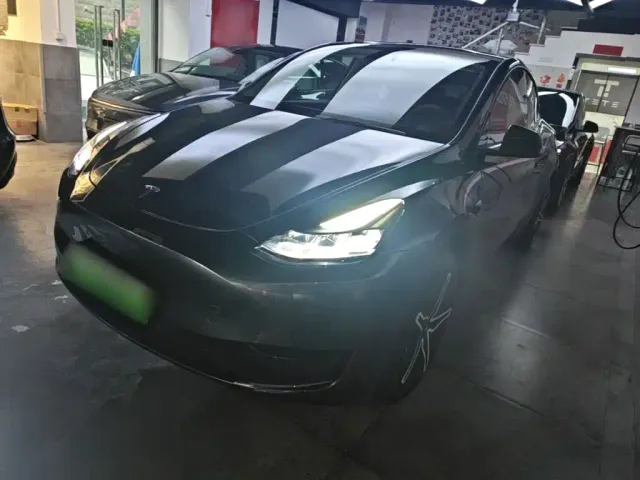 Фотография автомобиля — Tesla Model Y