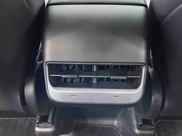 Tesla Model Y — Фото автомобиля 10
