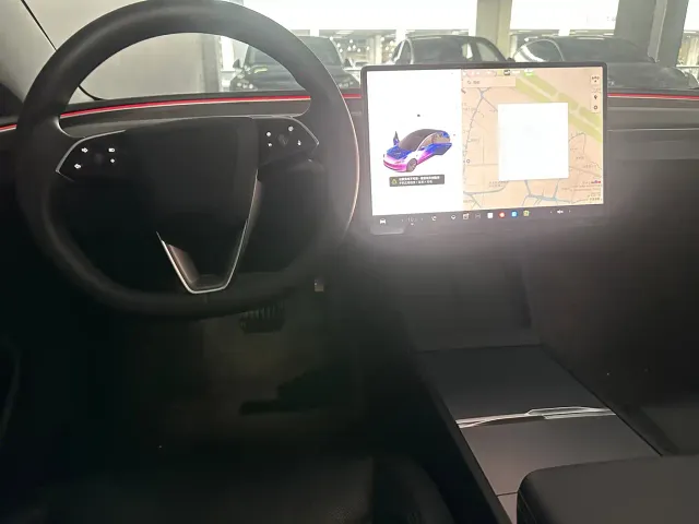 Tesla Model 3 — Фото автомобиля 9
