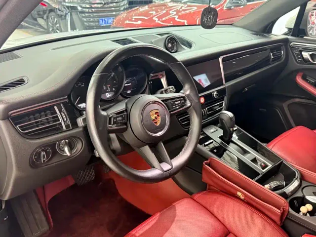 Porsche Macan — Фото автомобиля 10