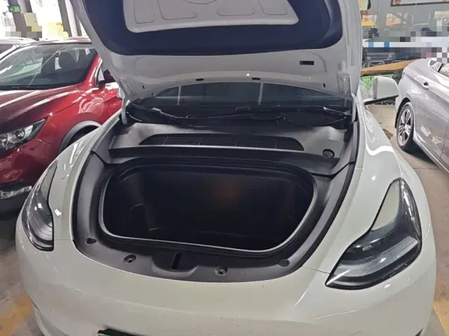 Tesla Model Y — Фото автомобиля 19