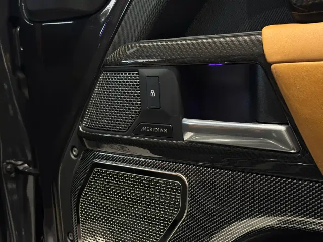 Land Rover Defender — Фото автомобиля 14