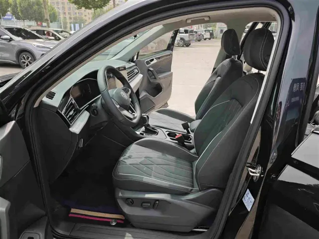 Volkswagen Tiguan L — Фото автомобиля 6