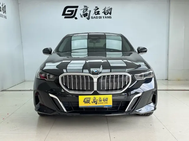 BMW 5 Series — Фото автомобиля 2