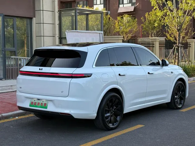 Li Auto L7 — Фото автомобиля 9