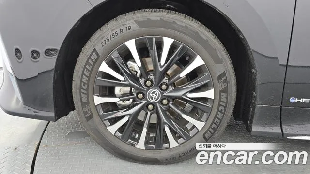 Toyota Alphard — Фото автомобиля 4