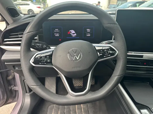 Volkswagen Passat — Фото автомобиля 13