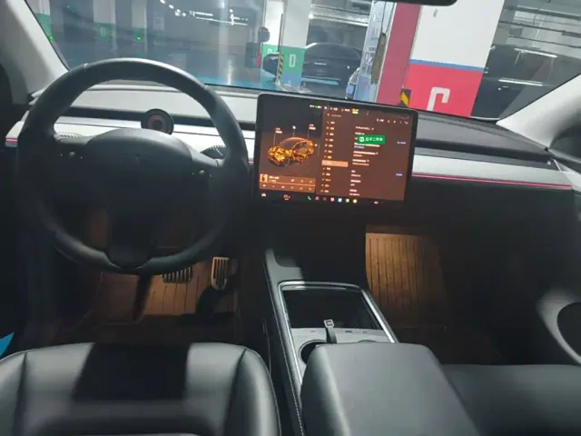 Tesla Model Y — Фото автомобиля 6