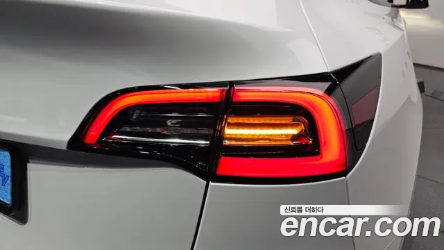 Tesla Model Y — Фото автомобиля 22
