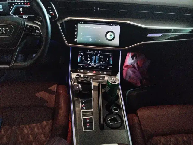 Audi A7L — Фото автомобиля 16