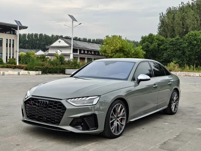 Фотография автомобиля — Audi S4