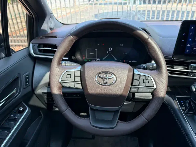 Toyota Sienna — Фото автомобиля 18