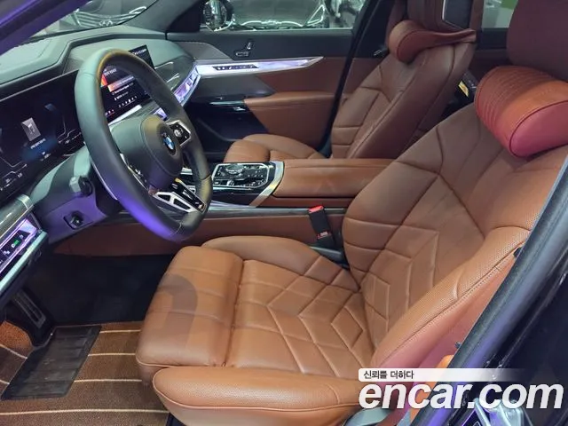 BMW 7-Series 7 серия (G70) 740i sDrive M Sport — Фото автомобиля 6