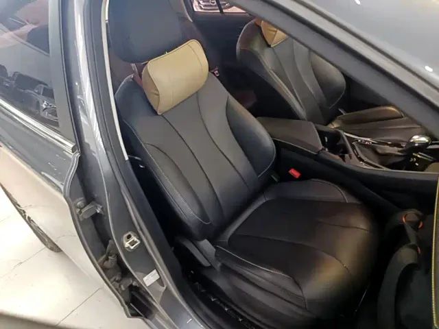 Roewe i5 — Фото автомобиля 24