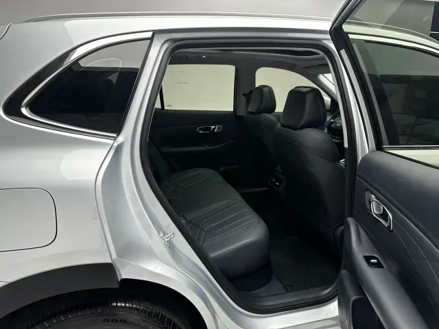 Geely Galaxy Starship 7 EM-i — Фото автомобиля 12