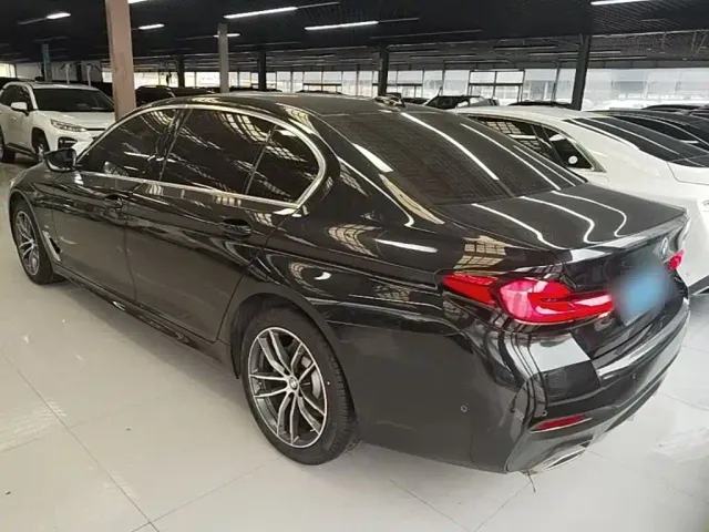 BMW 5 Series — Фото автомобиля 4