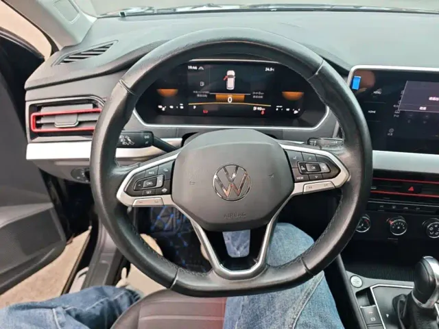 Volkswagen Lavida — Фото автомобиля 10