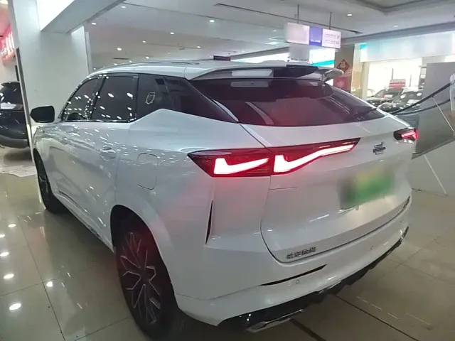 Changan Oshan Z6 EV — Фото автомобиля 4