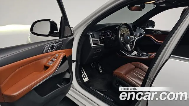 BMW X7 M50i 6 мест — Фото автомобиля 11