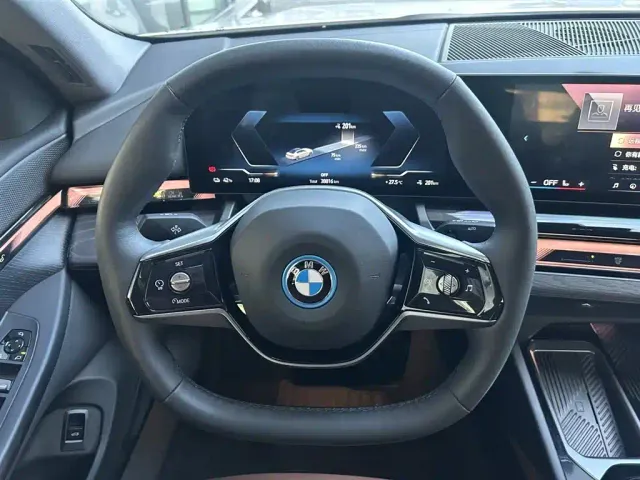 BMW i5 — Фото автомобиля 10