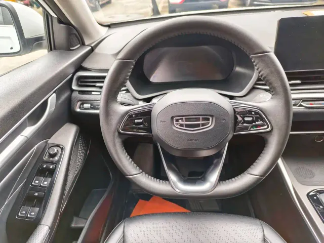 Geely Emgrand — Фото автомобиля 6
