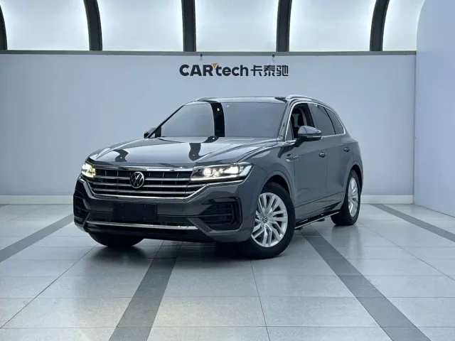 Фотография автомобиля — Volkswagen Touareg