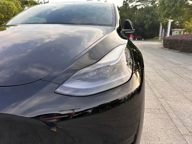 Tesla Model Y — Фото автомобиля 8
