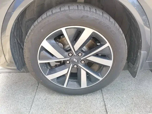 Li Auto L7 — Фото автомобиля 22