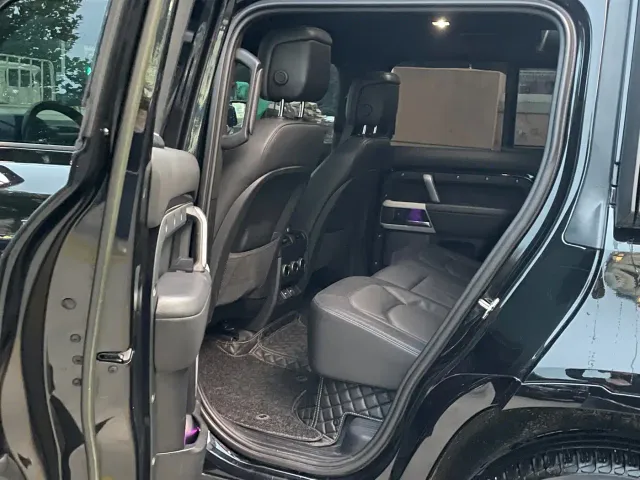 Land Rover Defender — Фото автомобиля 6