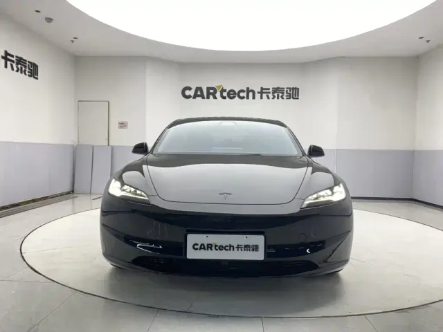 Tesla Model 3 — Фото автомобиля 3