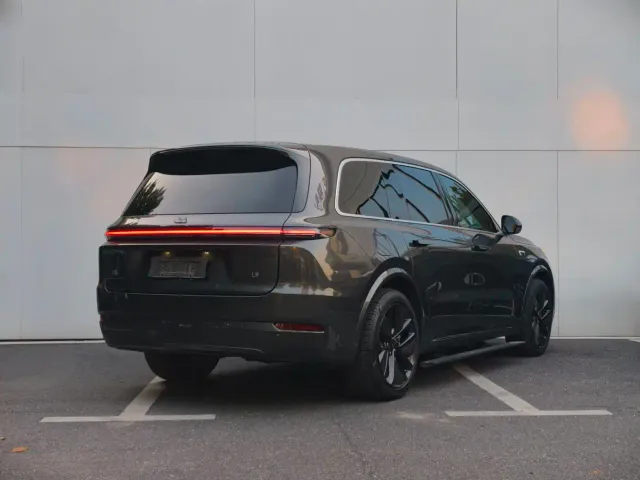 Li Auto L9 — Фото автомобиля 4