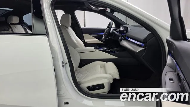 BMW i5 G60 — Фото автомобиля 26
