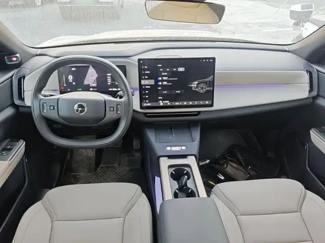Volvo XC70 Plug-in Hybrid — Фото автомобиля 9