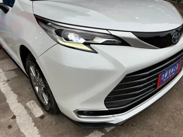 Toyota Sienna — Фото автомобиля 26