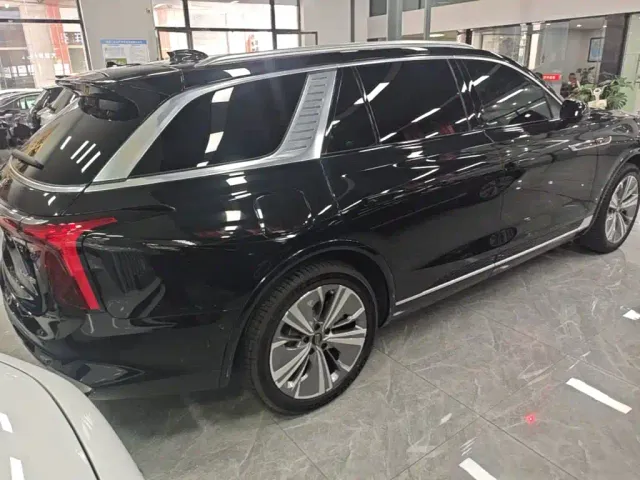 Hongqi E-HS9 — Фото автомобиля 6