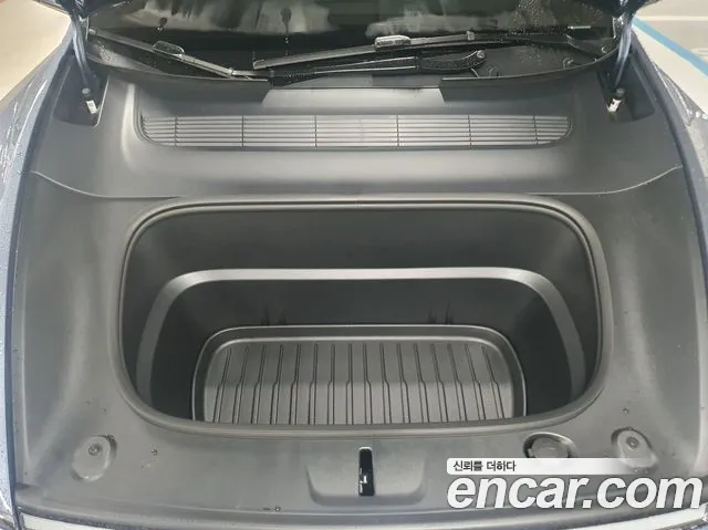 Tesla Model Y — Фото автомобиля 13